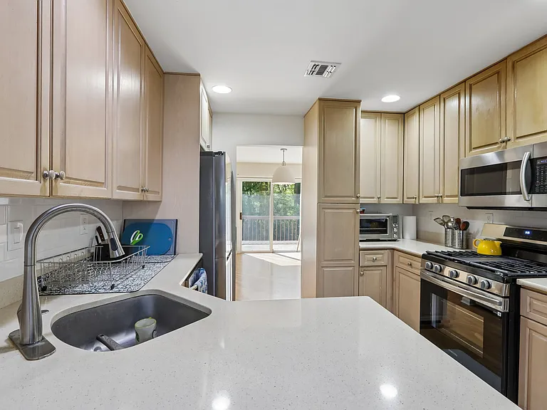 79 Lakeview Dr — Photo 17