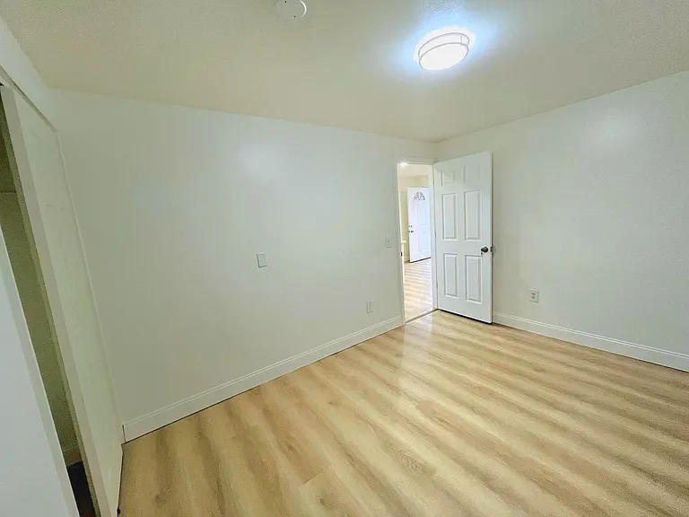 2068 Matthews Ave #B — Photo 7