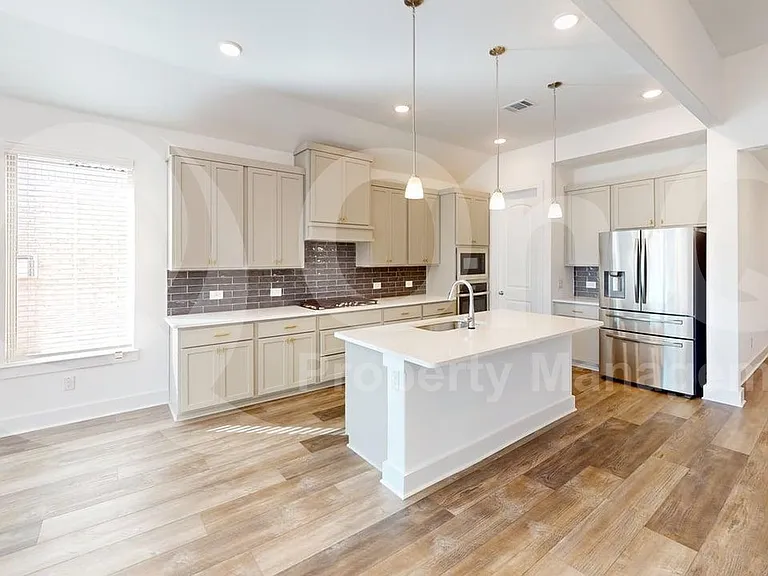 1908 Briar Hill Dr — Photo 4