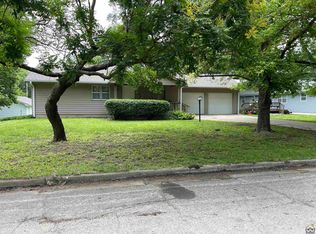 208 S Pine St, Eskridge, KS 66423