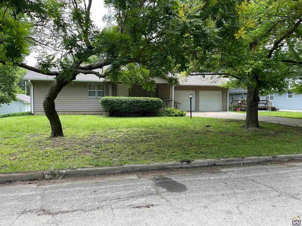 208 S Pine St, Eskridge, KS 66423