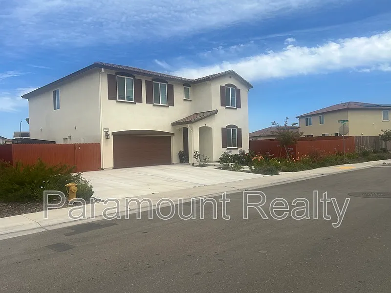 5 bed, 3.0 bath, 2948 sqft, $3,350 — Photo 3