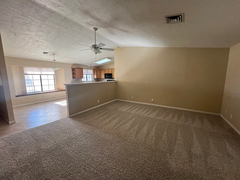 112 Smoketree Ave S — Photo 4