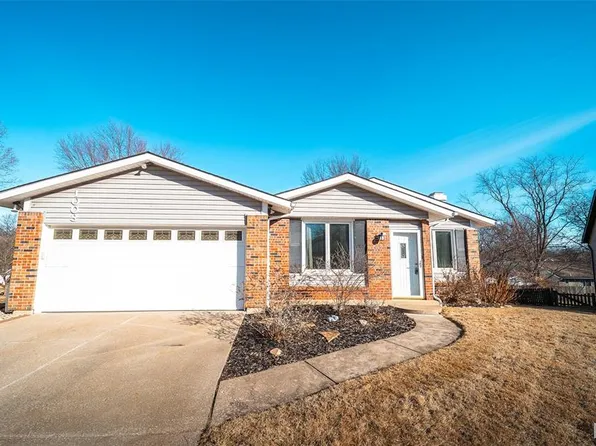 1003 Fernwood Trail Ct, Florissant, MO 63031