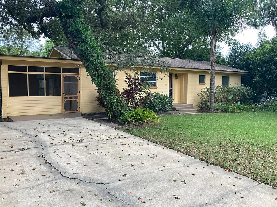 1121 Cedar St