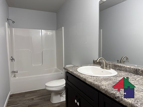 4th image of 83 Cornelia Ct