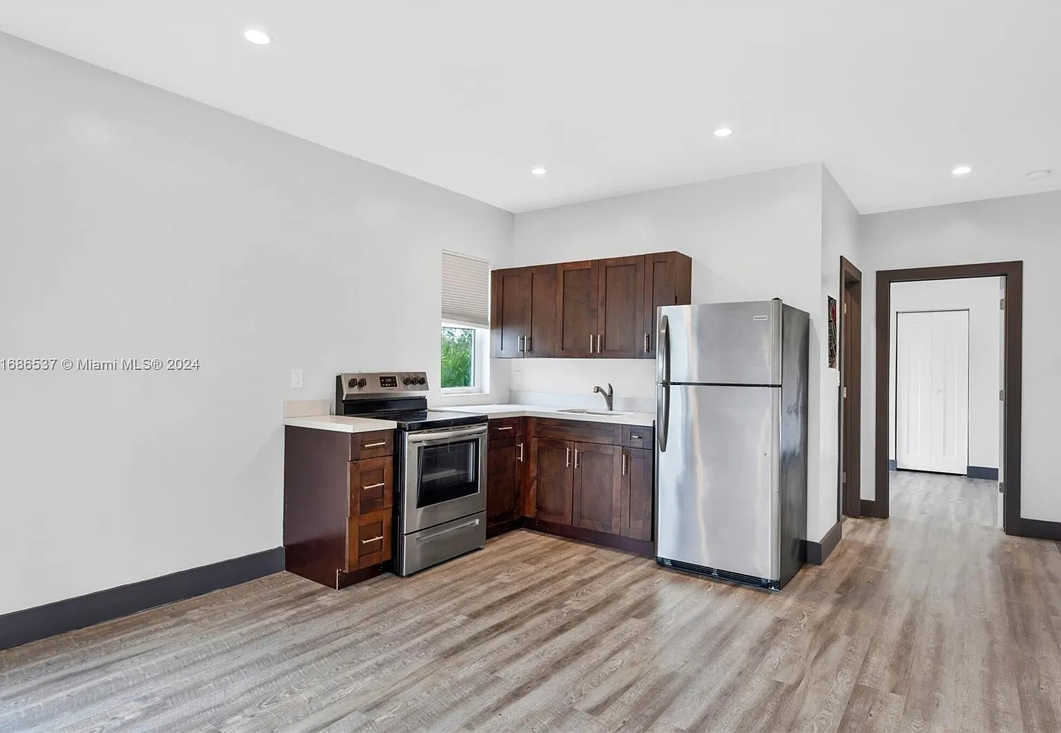 1020 SW 23rd Ave — Photo 3