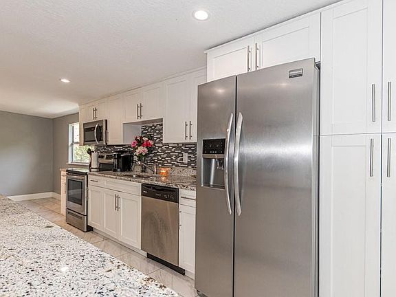 5th image of 4106 W Olive St