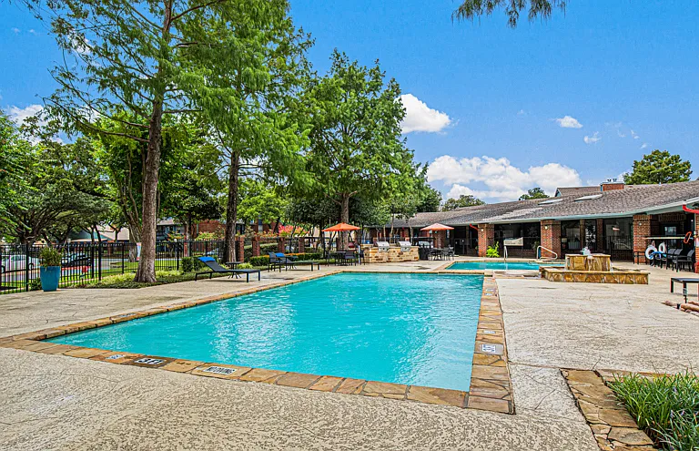 Oaks of Lewisville Apartments — Photo 38