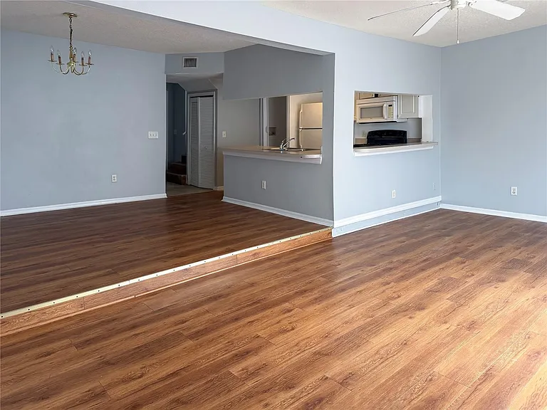 515 Orchid Dr — Photo 3