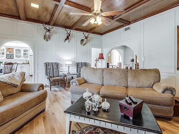 5th image of 211 Oak Creek Dr