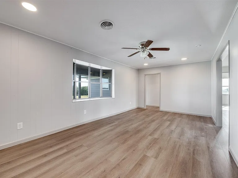 226 Glen Meadows Dr — Photo 11