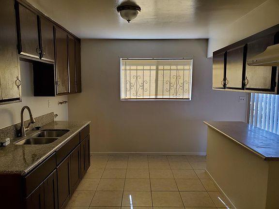 4th image of 2719 Dequine Ave