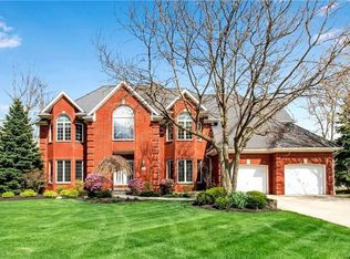 15 Sultans Ct, Williamsville, NY 14221