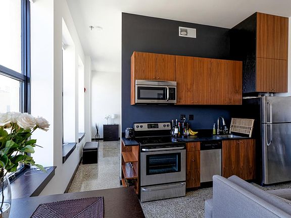 2nd image of 301 1st St SW APT 606
