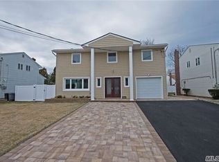 2942 Len Dr, Bellmore, NY 11710