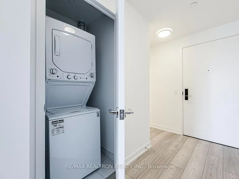 285 Dufferin St #303 — Photo 16
