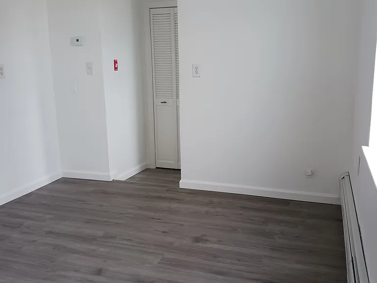 32 Bay Ave #4 — Photo 6