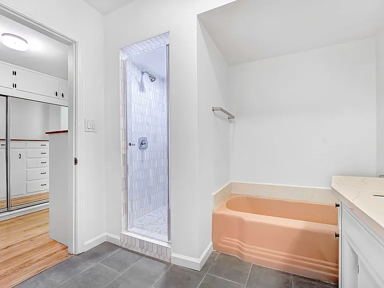 555 Amalfi Dr — Photo 30