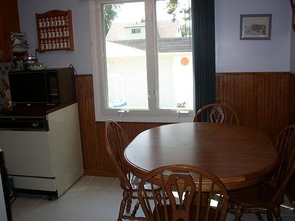 Eat-in Kitchen