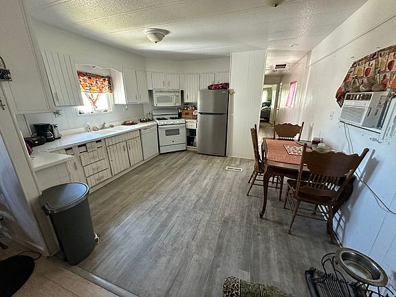 3rd image of 470 E Main St