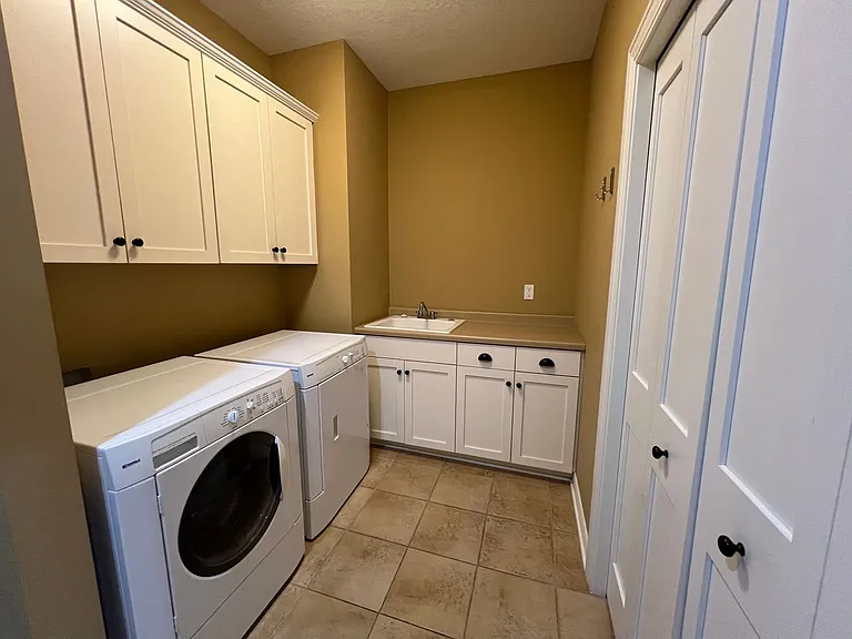 694 Panorama Cir NW — Photo 15