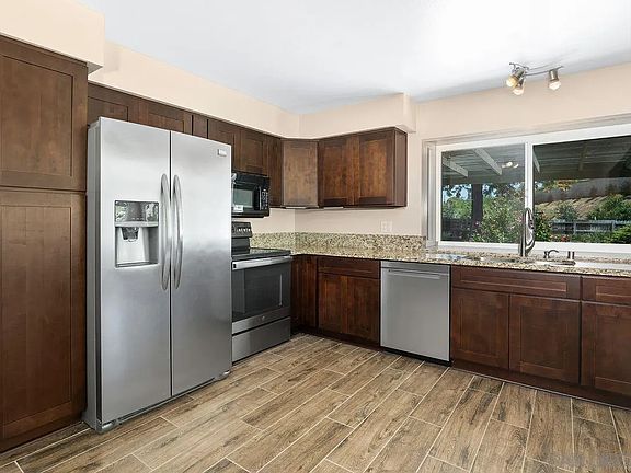5th image of 17025 Capilla Ct