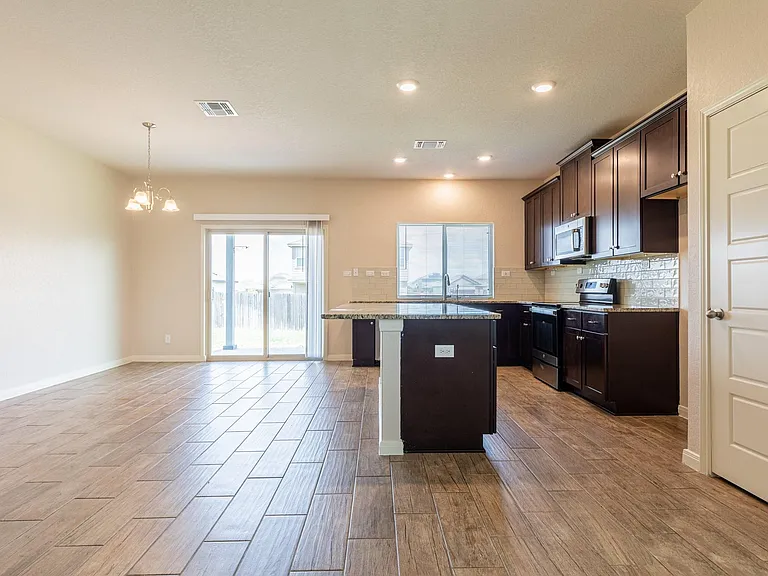 746 Farmers Dell St — Photo 18