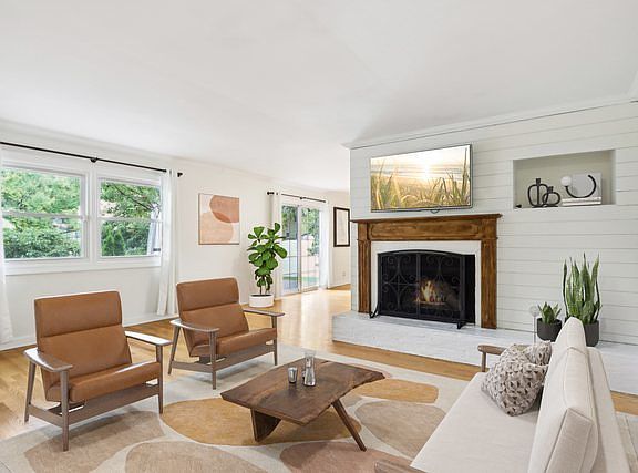 3rd image of 4508 Blackhawk Ln