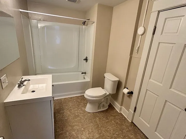 1041 Davis Ave NW — Photo 5