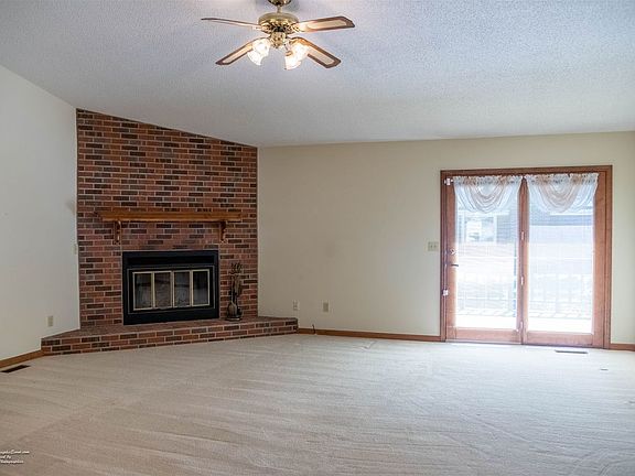 5th image of 2121 N Thomas Ave