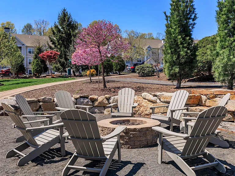 Knoll Crest Apartments — Photo 25