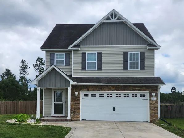 208 Lockwood Ct, Hubert, NC 28539