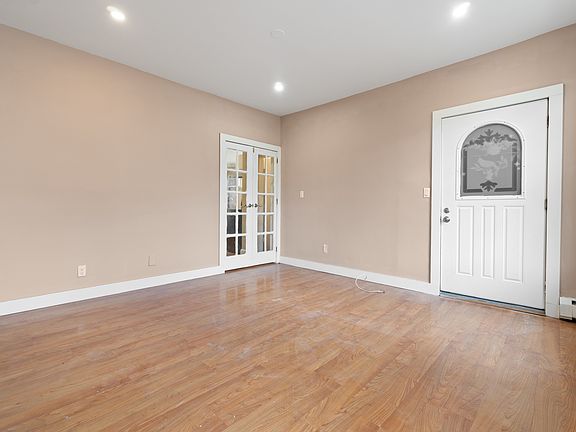 3rd image of 288 N 6th St Floor 1