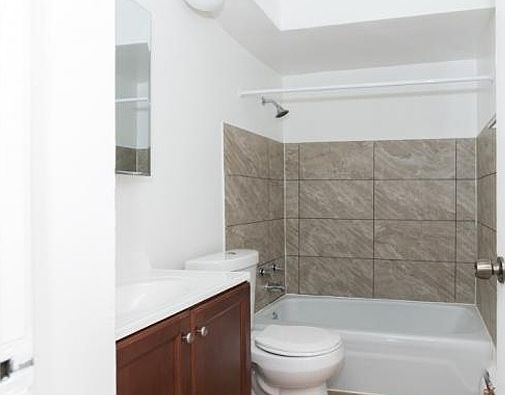 2nd image of 1515 W Morse Ave #318
