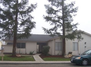 128 N Peppertree St, Visalia, CA 93291