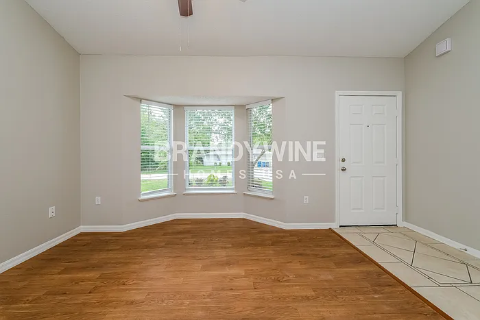 5121 Teather St — Photo 5
