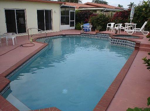 2nd image of 140 NE Wavecrest Ct