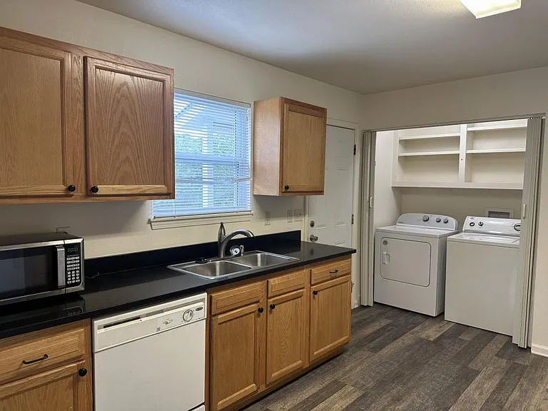 103 Juniper Pl — Photo 5