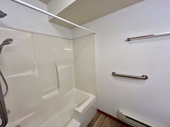 4th image of 420 Michigan St N #4