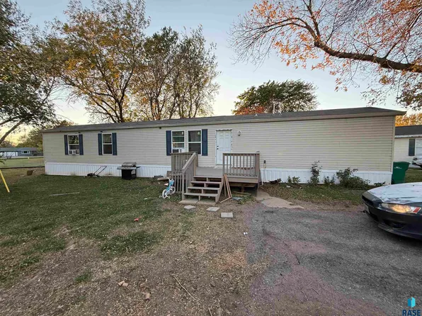 6317 W Pine Meadows Pl, Sioux Falls, SD 57107