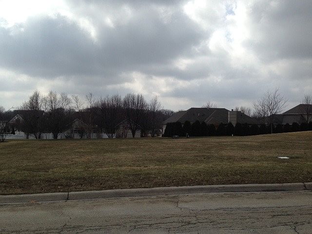 1st image of 905 Canterbury Ln