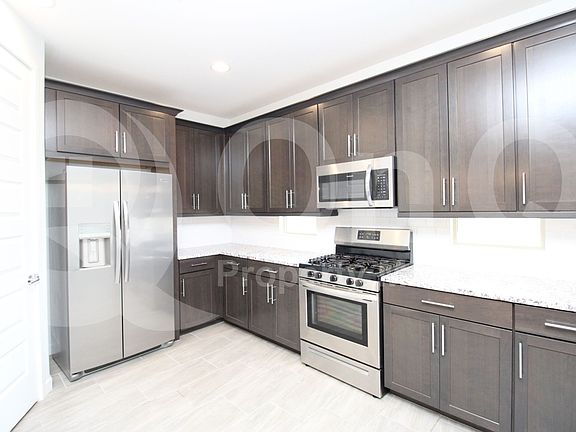 4th image of 18775 W Canterbury Dr