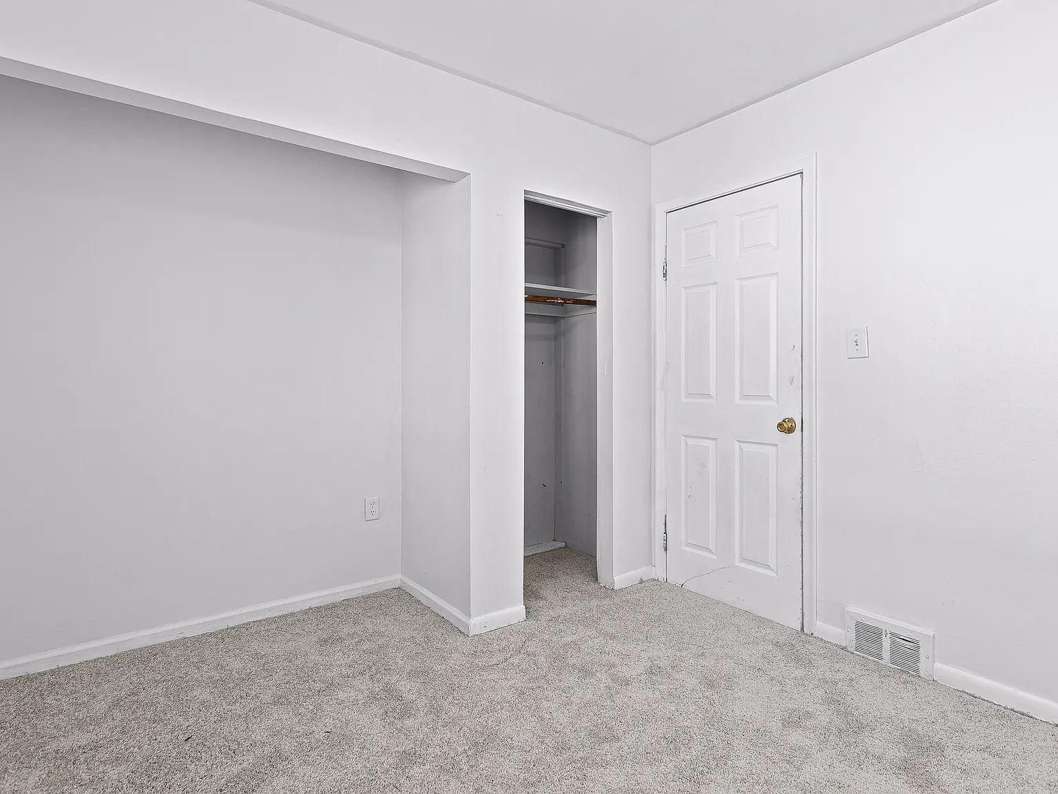 3 bed, 910 sqft, $1,575 — Photo 3