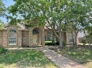 100 Lariat Trl, Mc Gregor, TX 76657