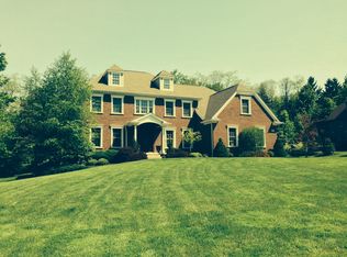 6 Hillsboro Dr, Orchard Park, NY 14127