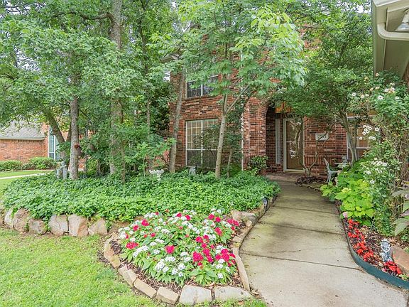 3rd image of 2703 Crestwood Ln