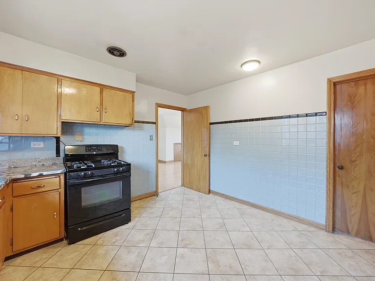 7058 S Fairfield Ave #2 — Photo 5