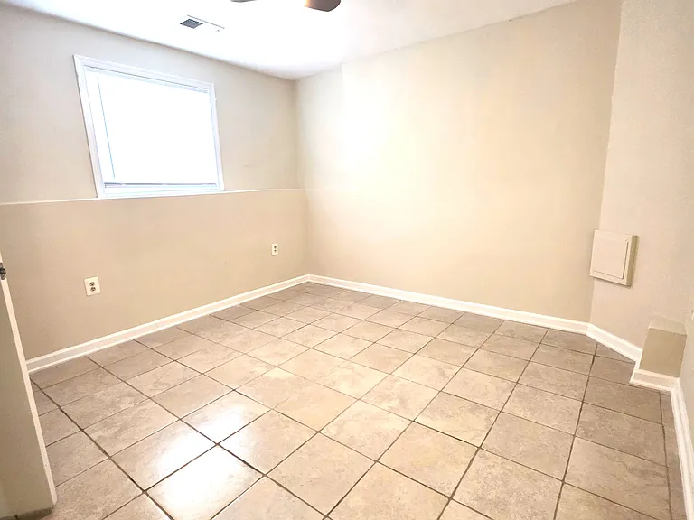 940 Newington Ct — Photo 15