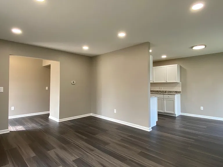 84 Fernwood Rd — Photo 5
